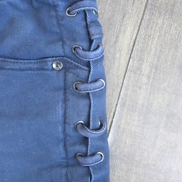 ANTHROPOLOGIE FREE PEOPLE NAVY BUTTON FL/ SIDE LACE SHORTS WOMANS 26 - Picture 5 of 8